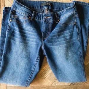 1822 Women’s mid rise Skinny Jeans